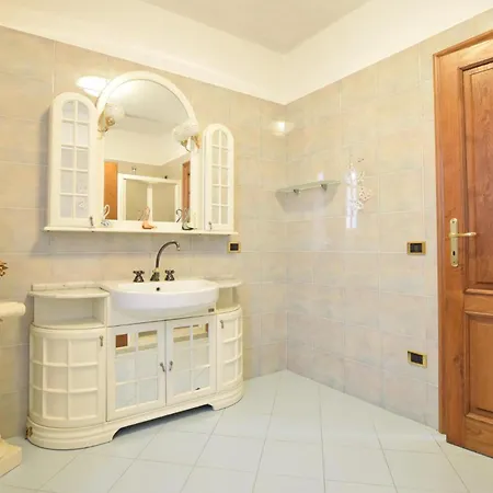 4 Bedroom Cozy In * Camaiore