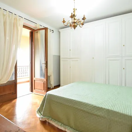 4 Bedroom Cozy In Apartment Camaiore