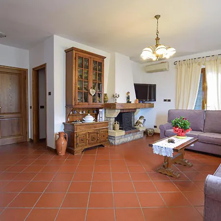 4 Bedroom Cozy In Camaiore