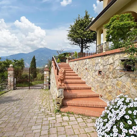 4 Bedroom Cozy In Camaiore